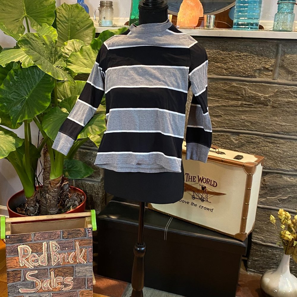 Cat & Jack Boys size small long sleeve tee